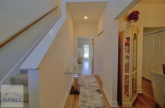 Building Photo - 991 Meloney Dr