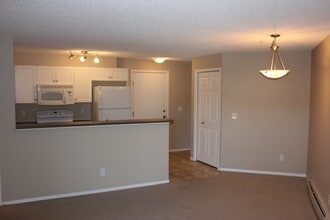 Building Photo - 8-1228 Bridlecrest Dr SW