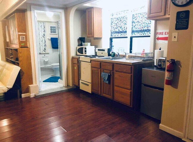 Kitchen - 6726 Austin St