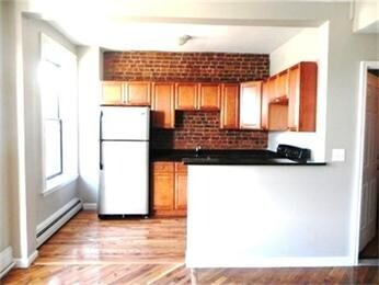 Building Photo - 322 Warren St