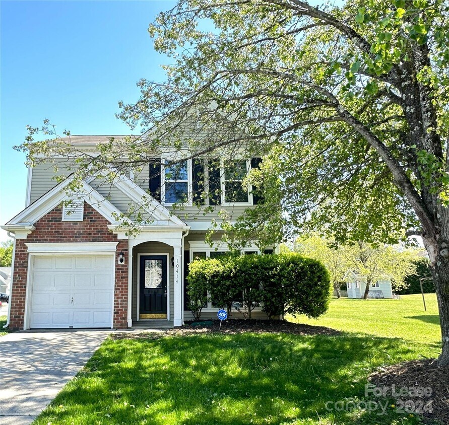 Primary Photo - 10414 Roundleaf Dr