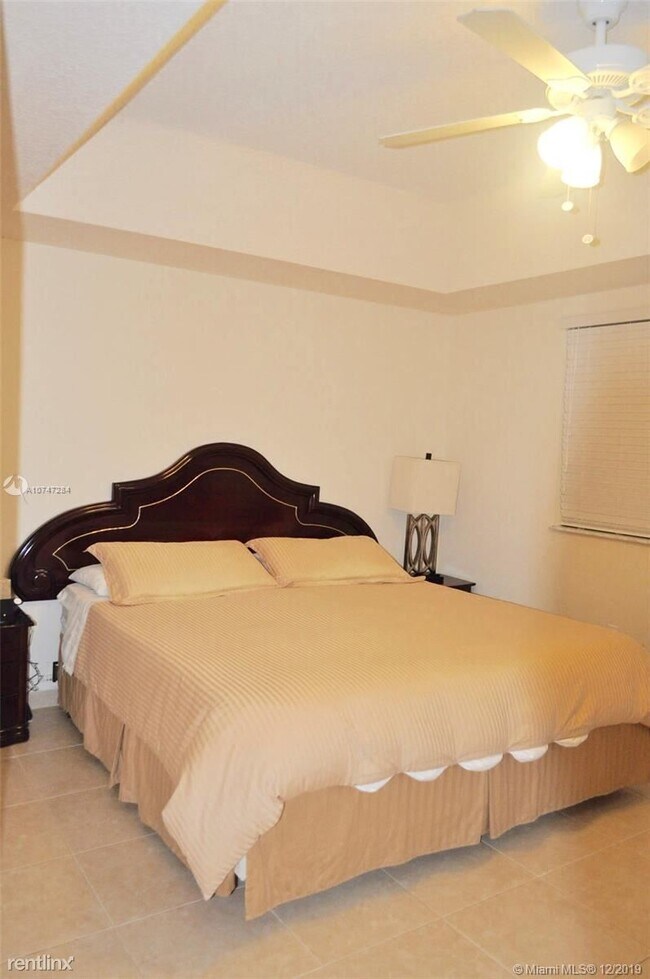 Building Photo - 4 br, 3 bath Townhome - 8330 NW 143rd Ter