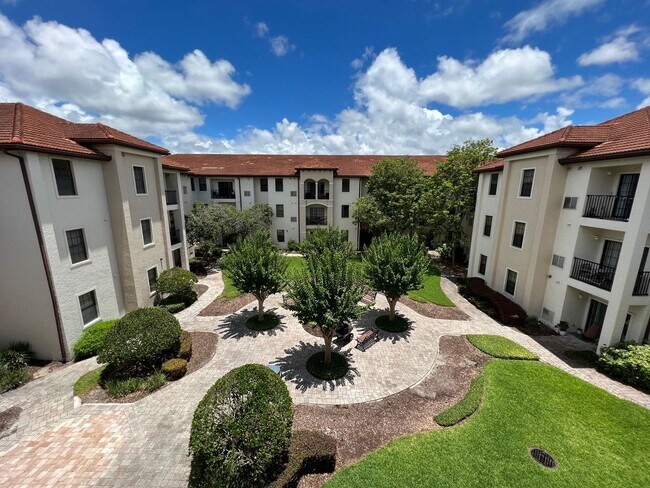 Building Photo - Beautiful 3 Bedroom, 2 Bathroom Condo in O...