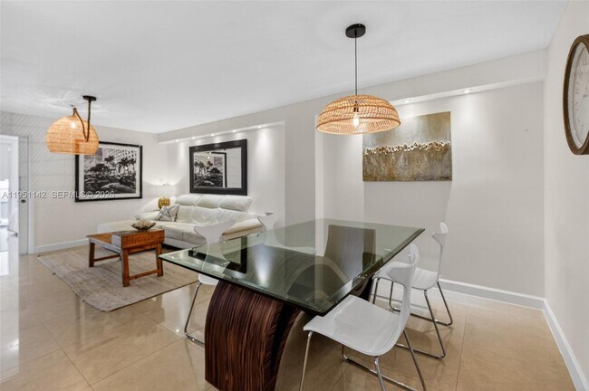 Foto del edificio - 2401 Collins Ave