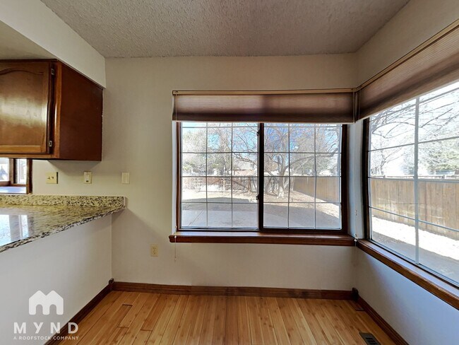 Building Photo - 2304 S Gray Dr