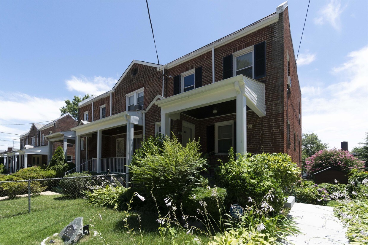 Foto principal - 811 Taylor St NE
