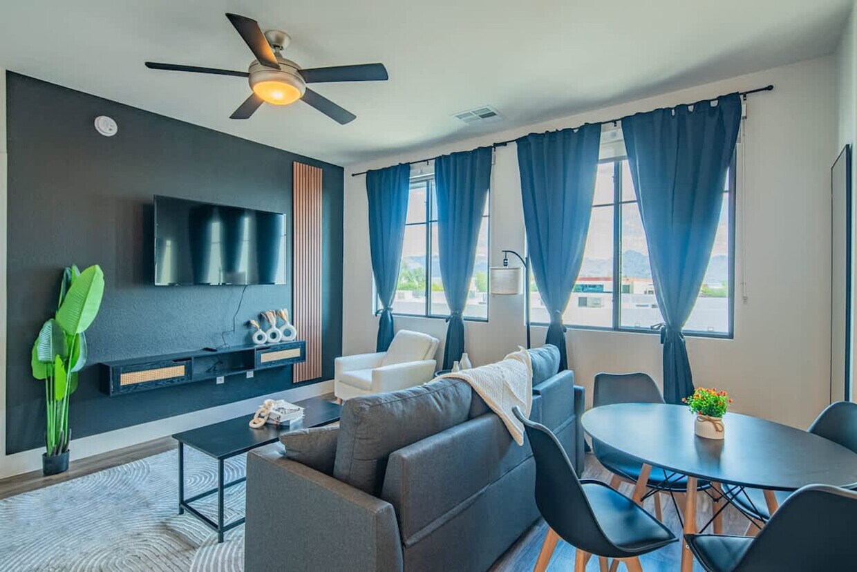 Foto principal - 15501 N Dial Blvd