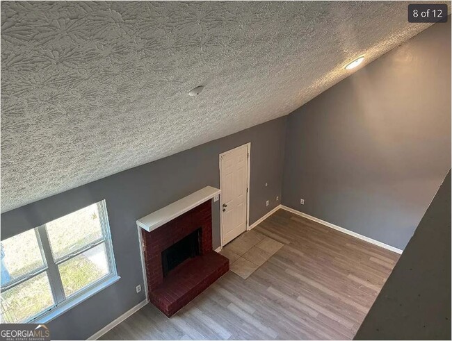 Building Photo - 6465 River Park Dr