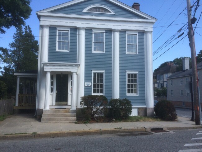 Restored Historic House - 62 Washington St