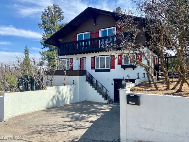 Foto del edificio - 5 br, 3 bath House - 1745 Old Stage Rd