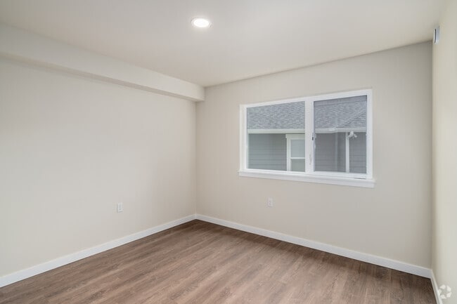 2BR, 2BA - 955SF - Primary Bedroom - Northwood Apartments
