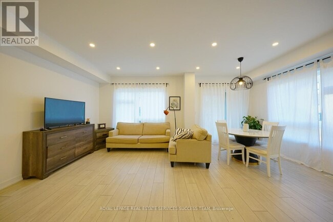 Building Photo - 3165 Lotus Cmn