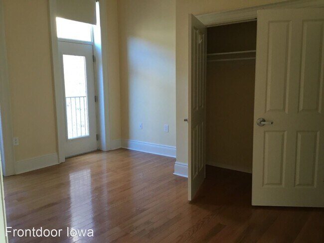 Building Photo - 401 W River Dr