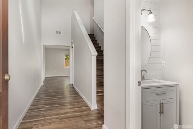 Building Photo - 3Bd/2.5Ba Maple Valley Home