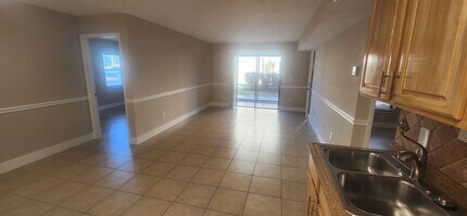 Building Photo - 5305 Summerlin Rd