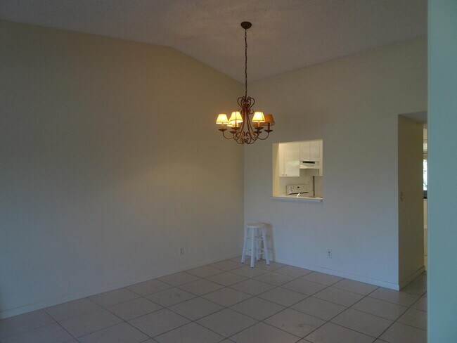 Foto del edificio - 6585 Somerset Dr