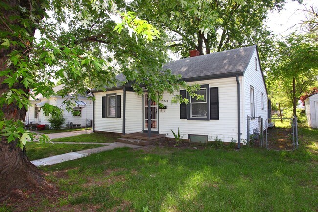 Building Photo - 2041 S Emporia St