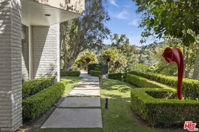Foto del edificio - 16101 Valley Meadow Pl