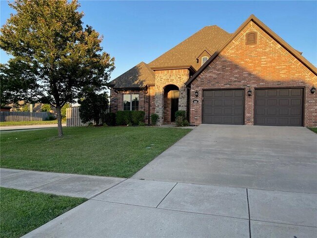 Building Photo - 4201 SW Layton Rd