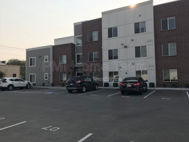 Foto del edificio - 2874 Kiesel Ave