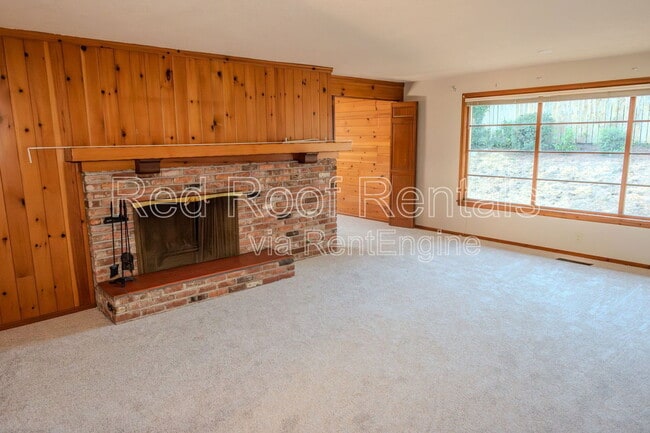 Building Photo - 815 Maywood Ln