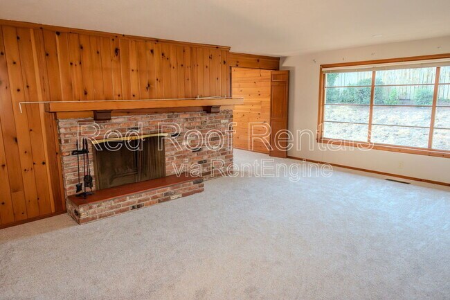 Foto del edificio - 815 Maywood Ln