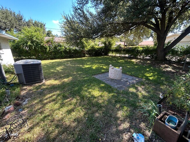 Foto del edificio - 3734 Clubway Ln