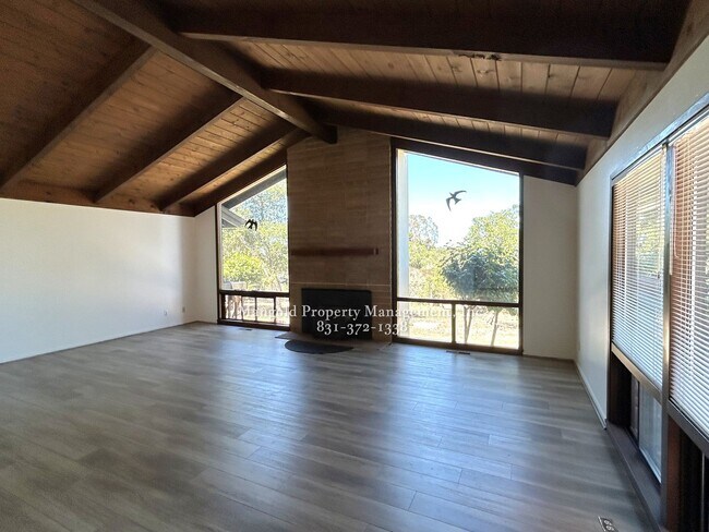 Foto del edificio - Charming 3-Bed, 2-Bath Home with Large Bac...