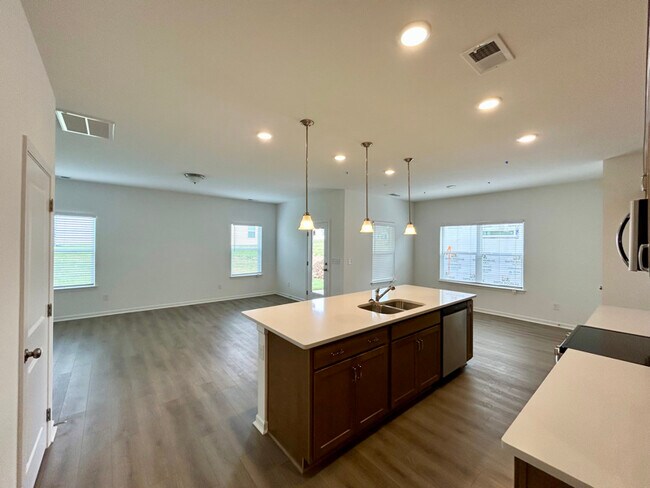 Building Photo - 206 Summerlin Dr