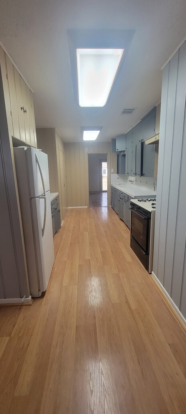 Kitchen - 3130 Aster St