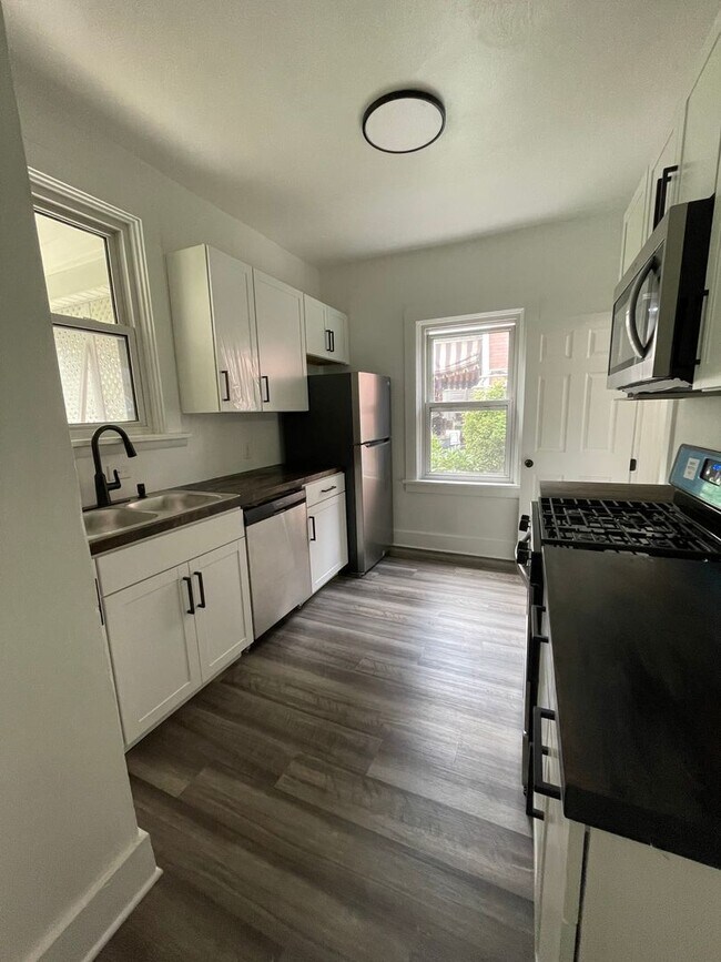 Building Photo - Available April 2026 - 2 Bedroom Home in Dormont w/ Central AC and Off-Street Parking Pad!