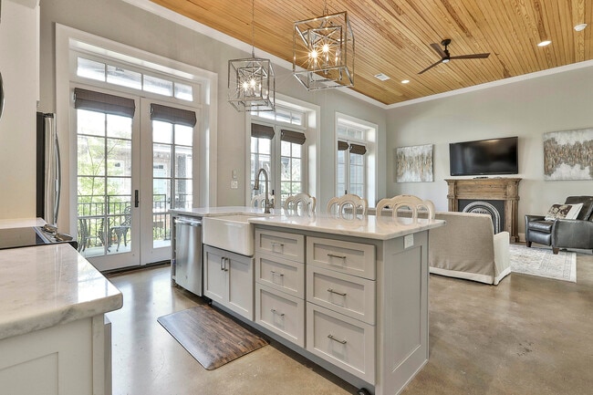 Building Photo - 9 Main St