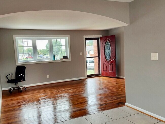 Foto del edificio - 1201 Cedarcliff Dr