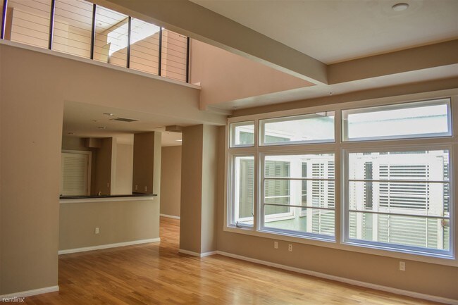 Building Photo - 541 S Spring St