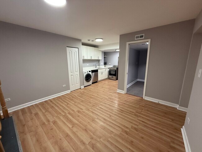 Foto del edificio - 6954 N Greenview Ave