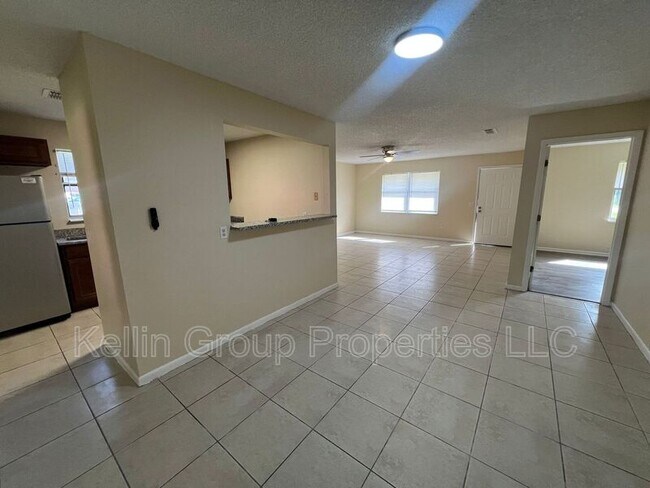 Foto del edificio - 858 Fox Lake Dr
