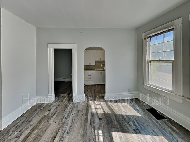 Building Photo - 1277 E 100 S