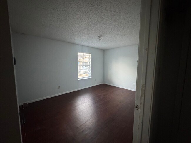 Foto del edificio - 7402 Alabonson Rd