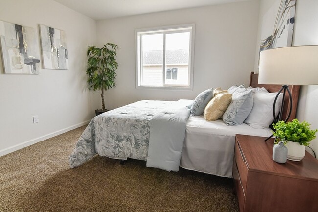 Building Photo - 2 Bedroom, Single-story Townhomes for rent...