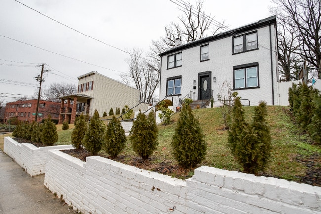 Photo - 335 Division Ave NE House