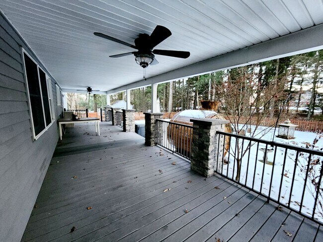 Building Photo - Beautiful and large cape off 611 in Paradise township!