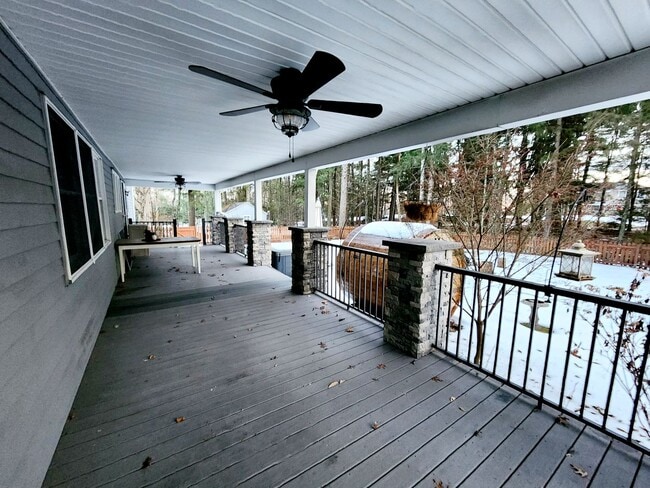 Foto del edificio - Beautiful and large cape off 611 in Paradise township!