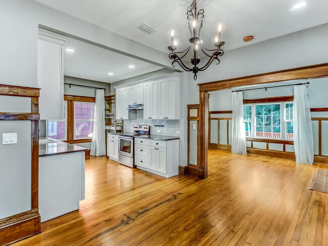 Foto del edificio - 419 E 3rd St