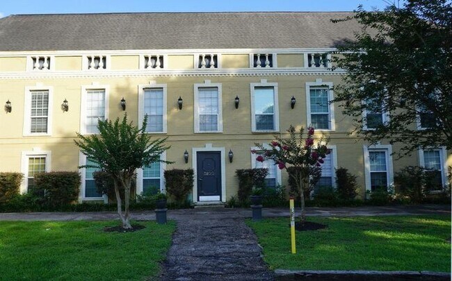 Building Photo - 5200 Arboles Dr
