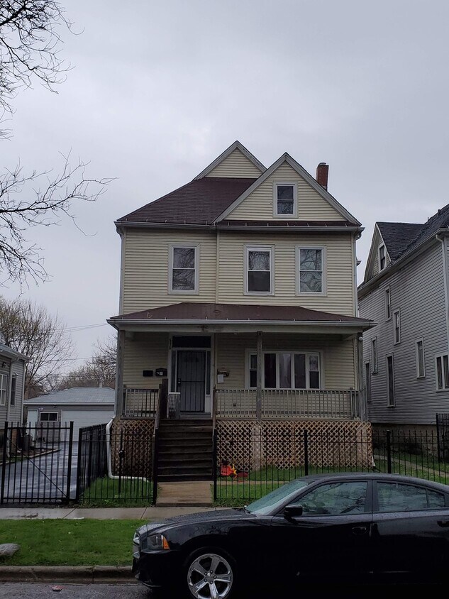 Primary Photo - 516 W Englewood Ave