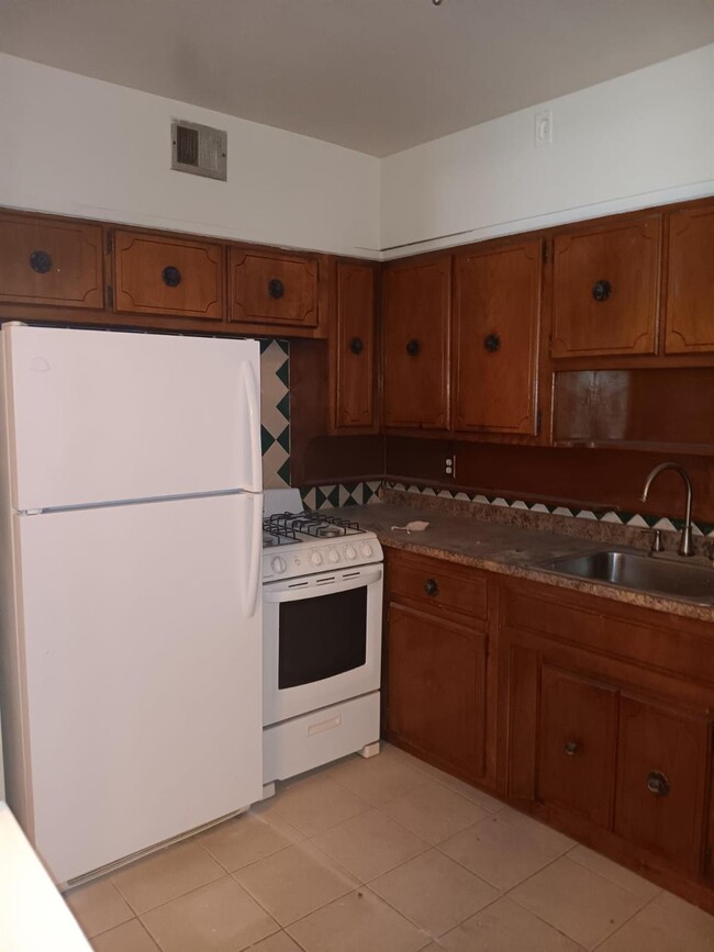Foto del edificio - 1464 E 84th St