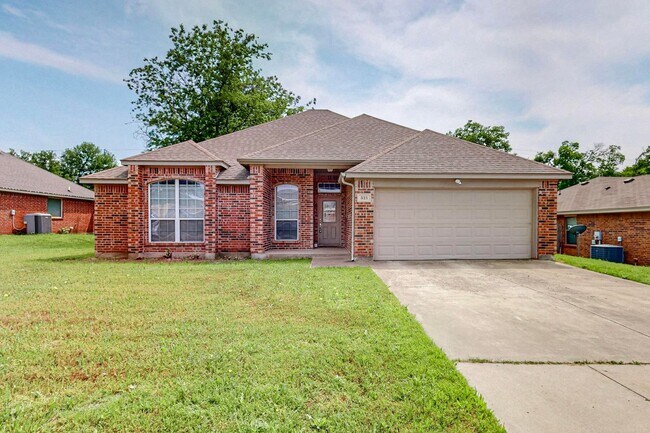 Building Photo - Available July | 4-bedroom 2 bath home in ...