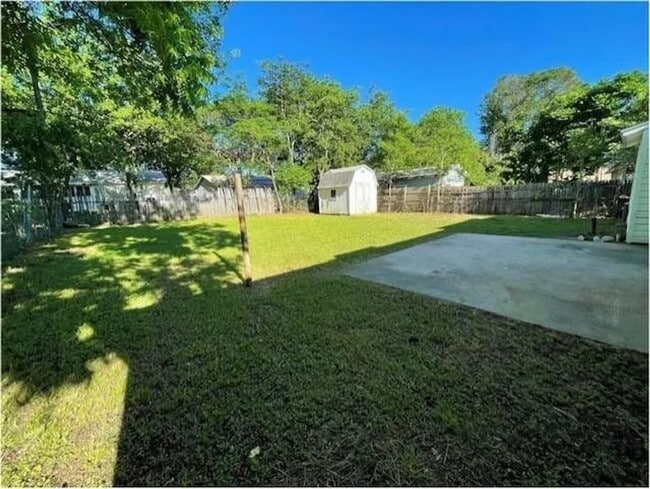 Building Photo - Stylish, Updated, Three Bedroom Home in the heart of Euless