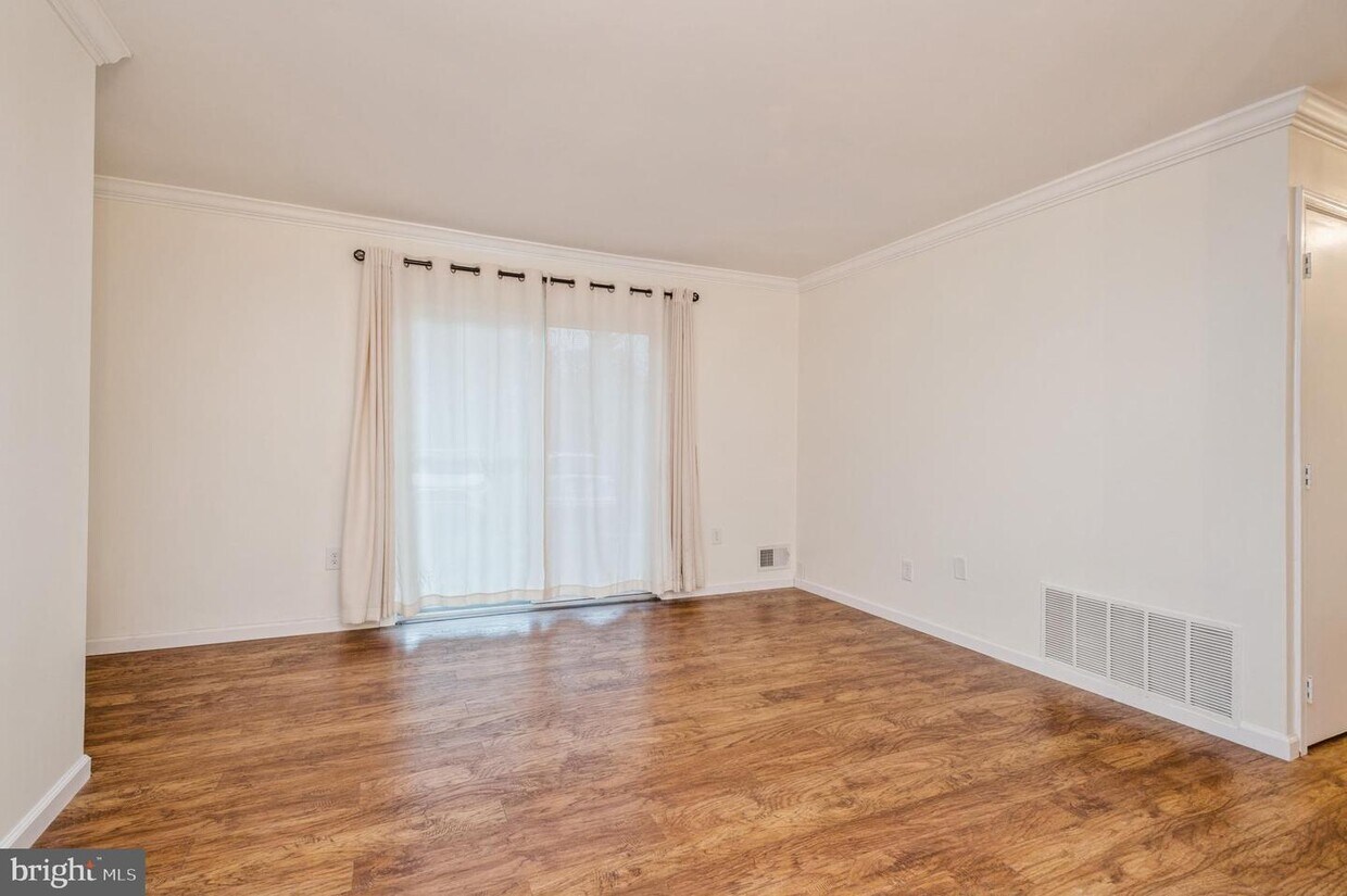 101 Quince Ct, Trenton, NJ 08648 Room for Rent in Trenton, NJ