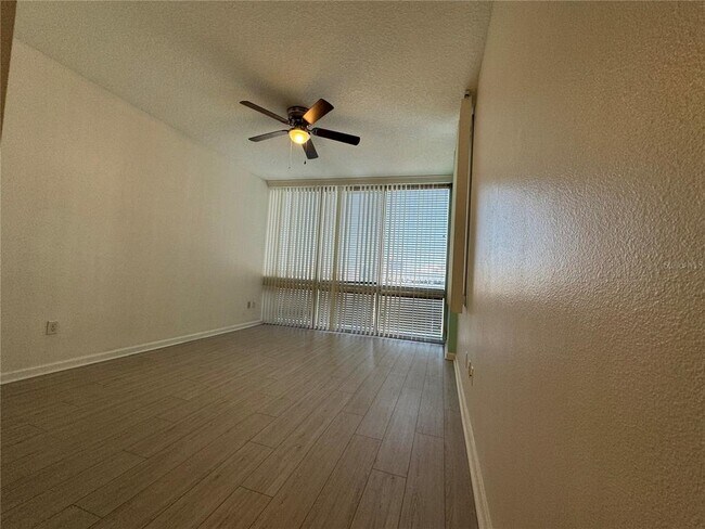 Foto del edificio - 322 E Central Blvd